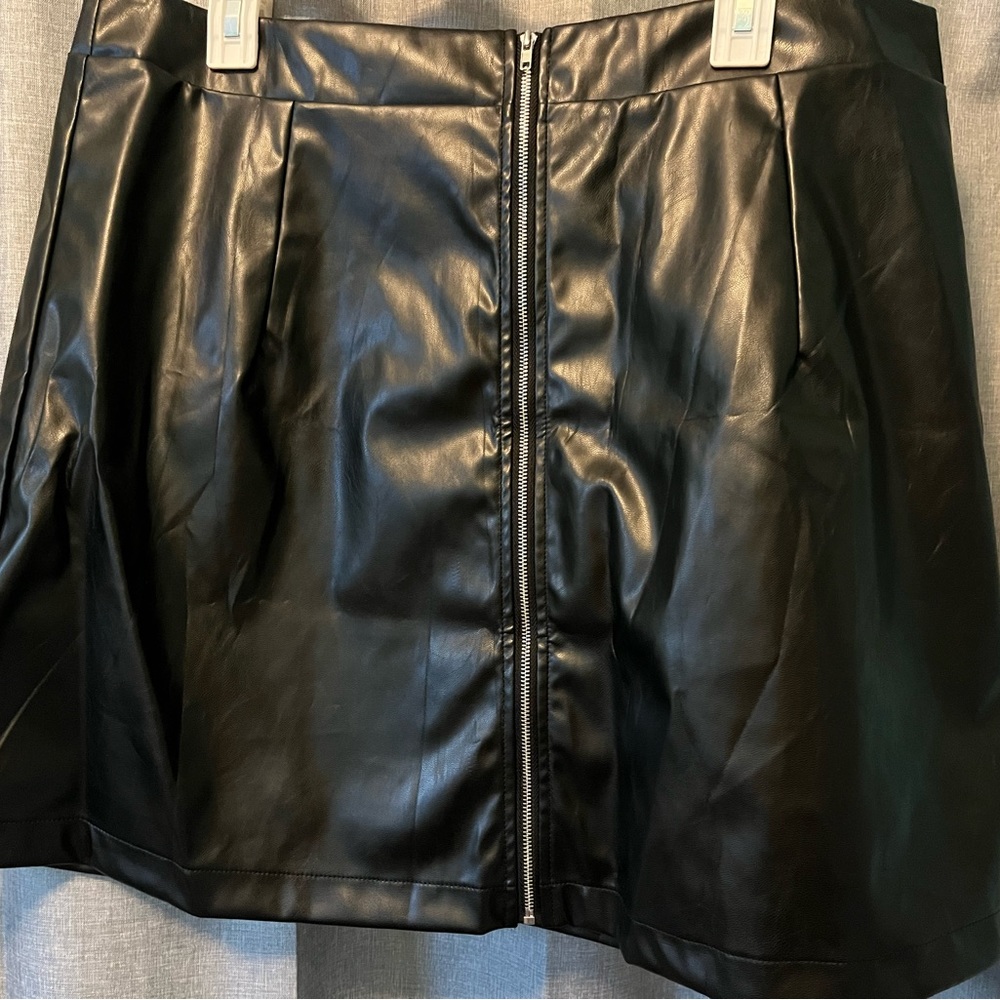 2XL Shein Curve Faux Leather Skirt